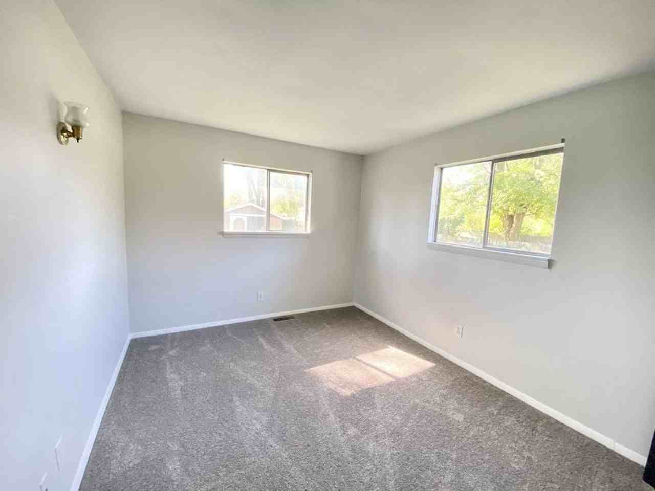 855 E Center Rd - Photo 5 of 9