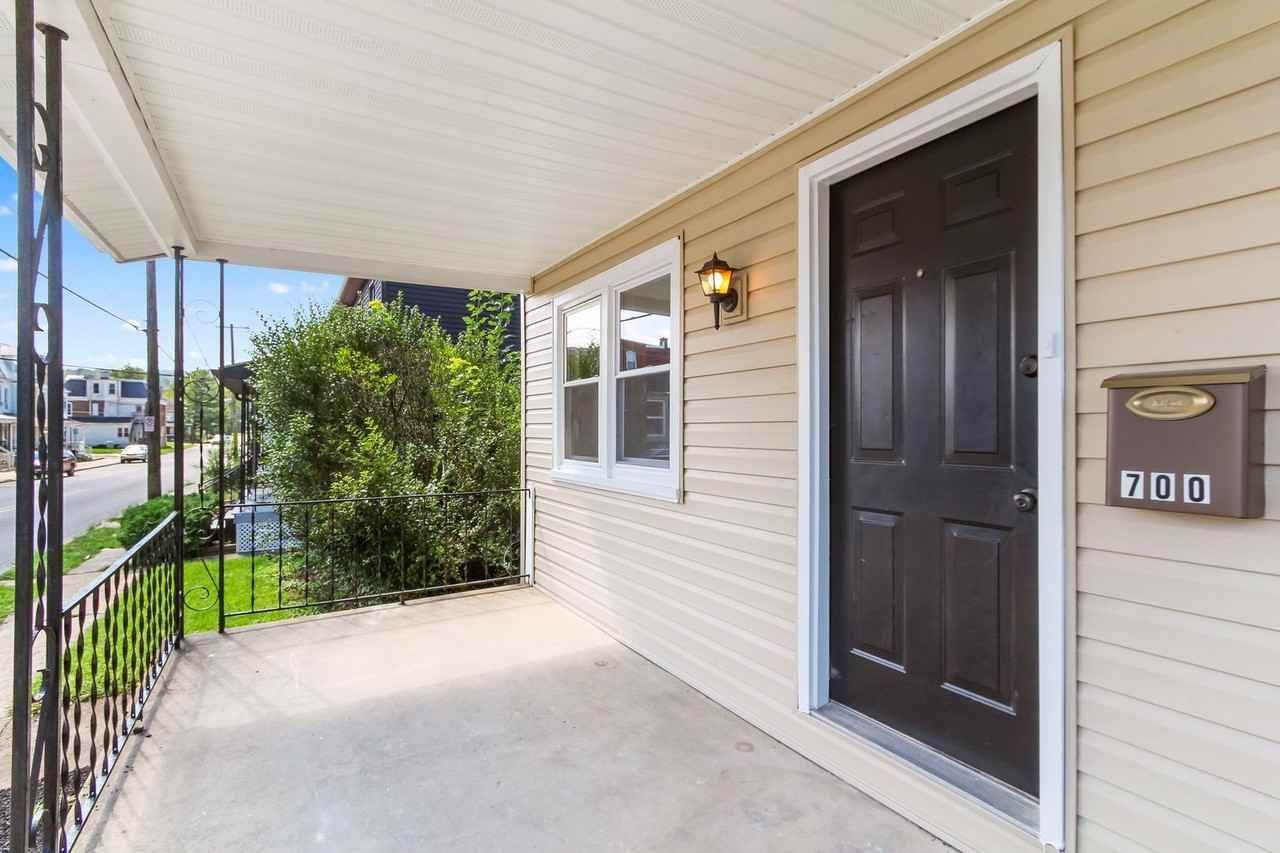 700 Jessop Pl - Photo 2 of 24