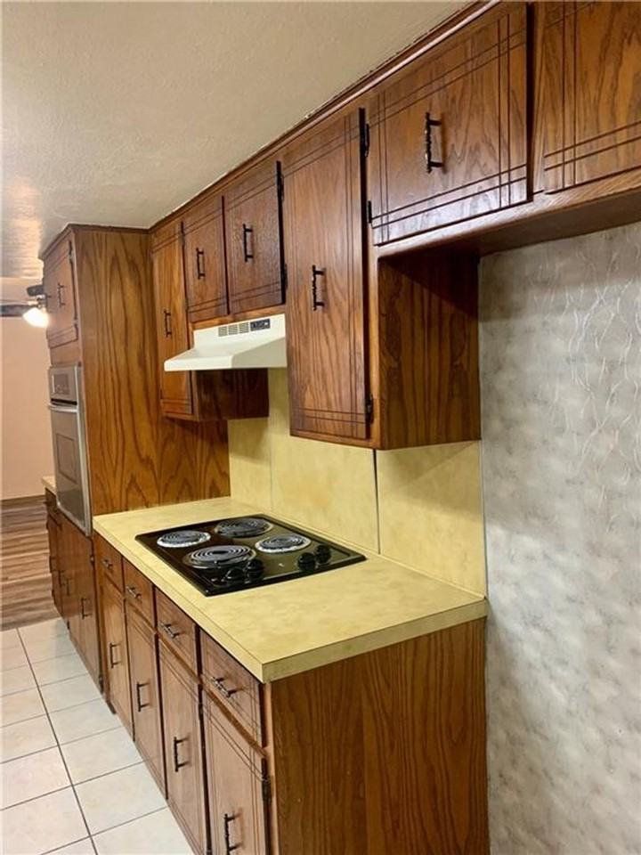 2607 Lee St - Photo 6 of 24