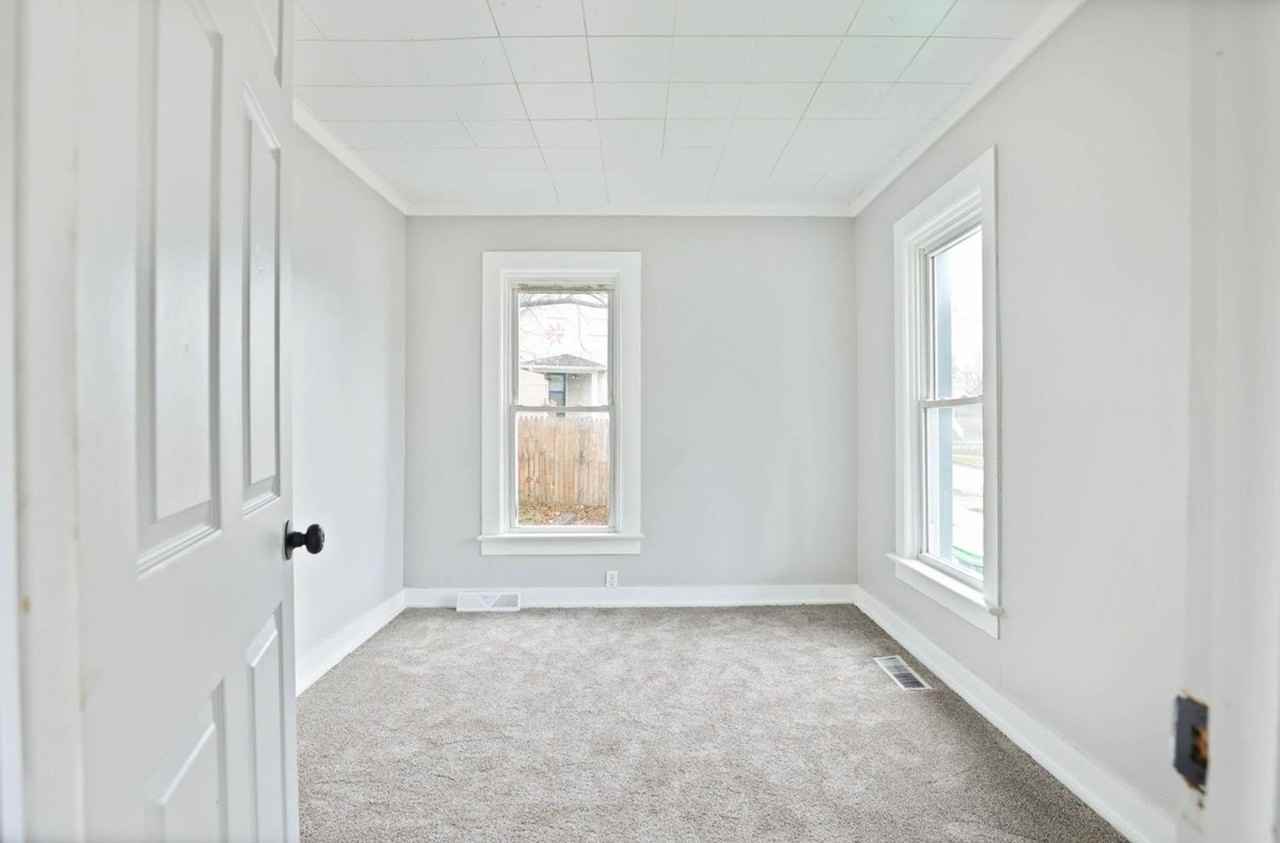 911 Polk St - Photo 3 of 10