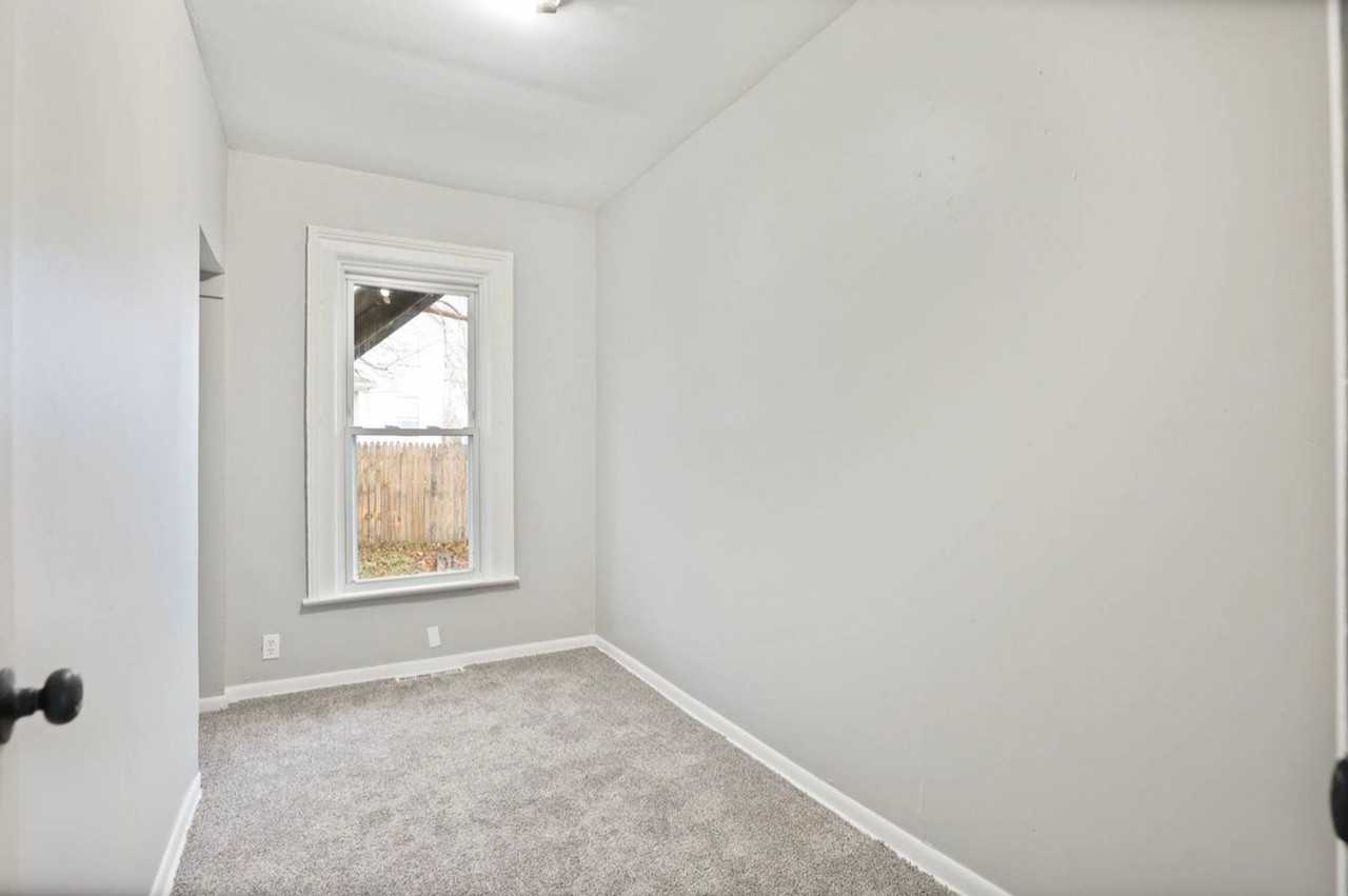 911 Polk St - Photo 4 of 10