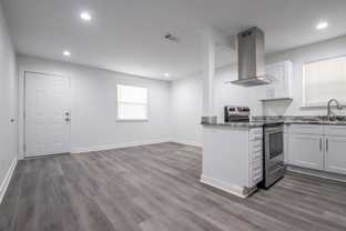 201 N Pierce St - Photo 1 of 1