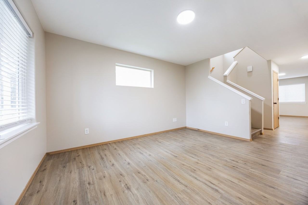 2322 Se 89th Ave - Photo 2 of 38