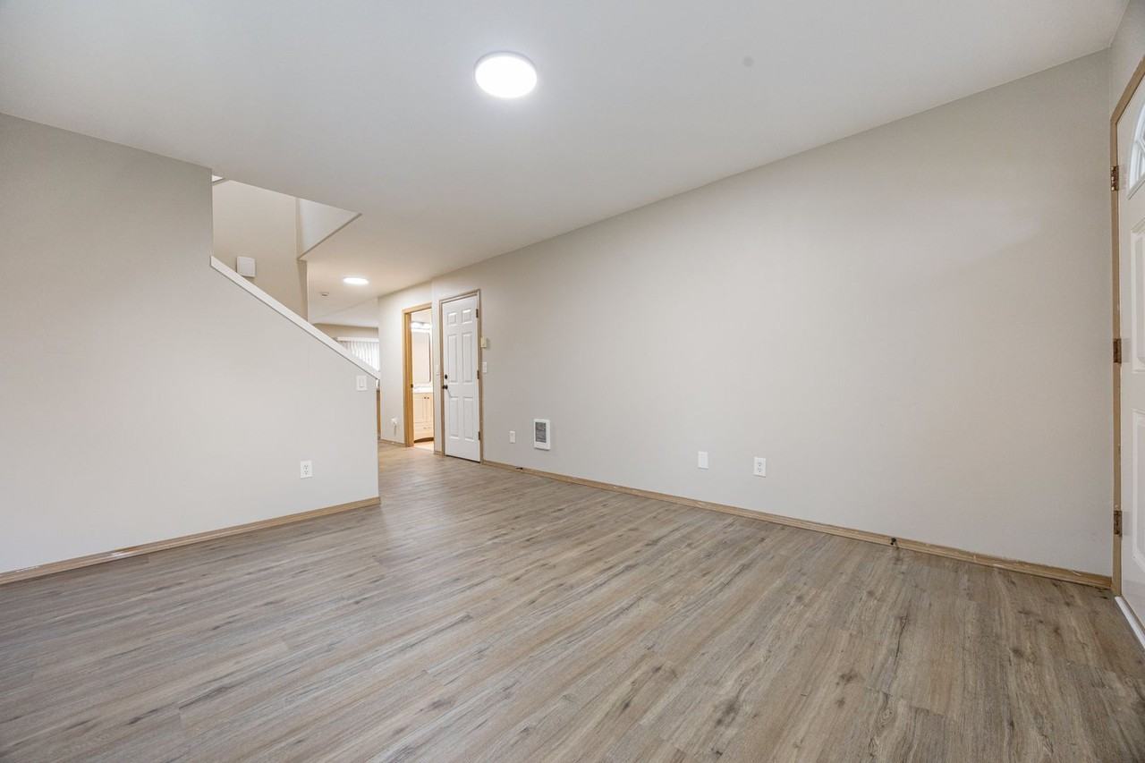 2322 Se 89th Ave - Photo 3 of 38