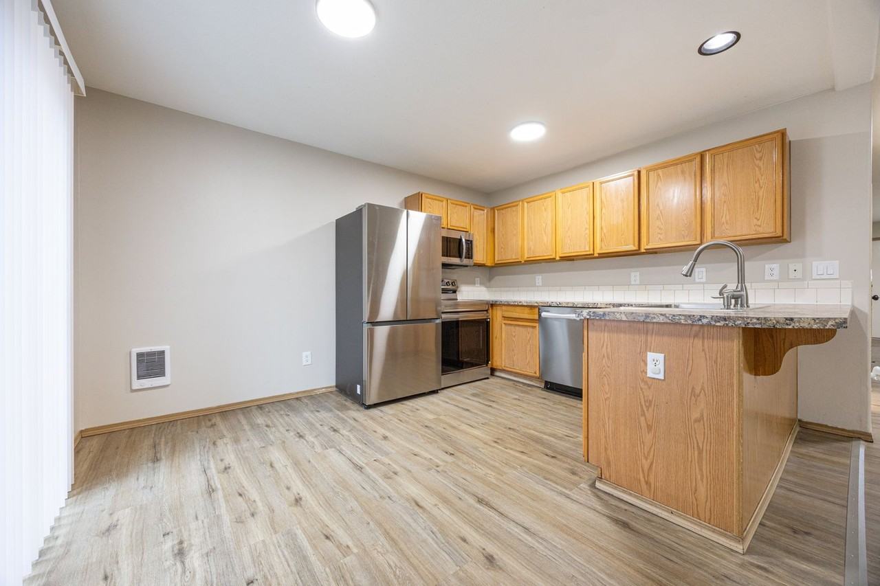 2322 Se 89th Ave - Photo 4 of 38