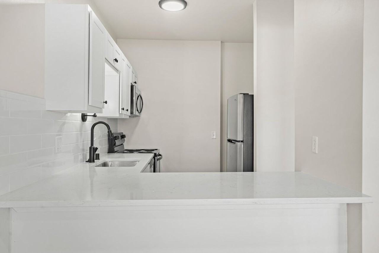 Lagoon Apartments - Photo 4 of 17