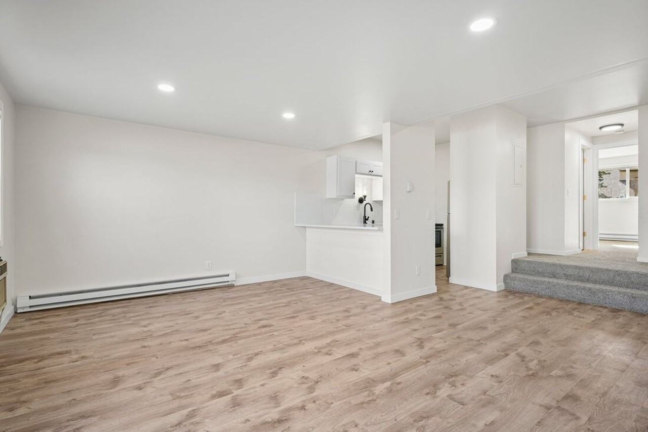 Lagoon Apartments - Photo 6 of 17