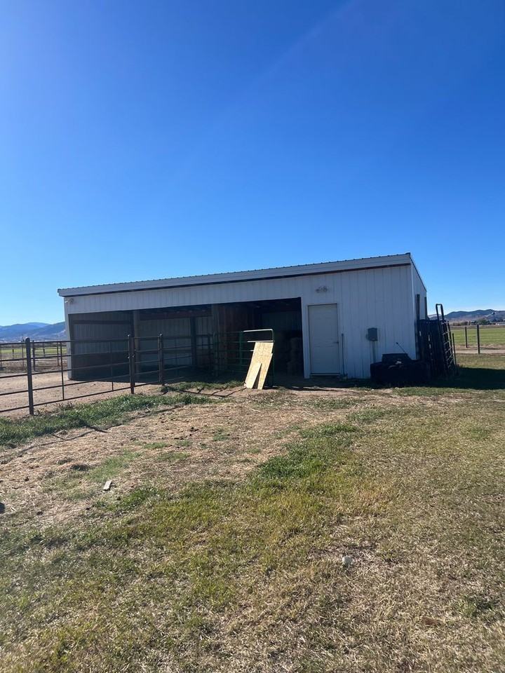 2621 Labrador Rd - Photo 3 of 15