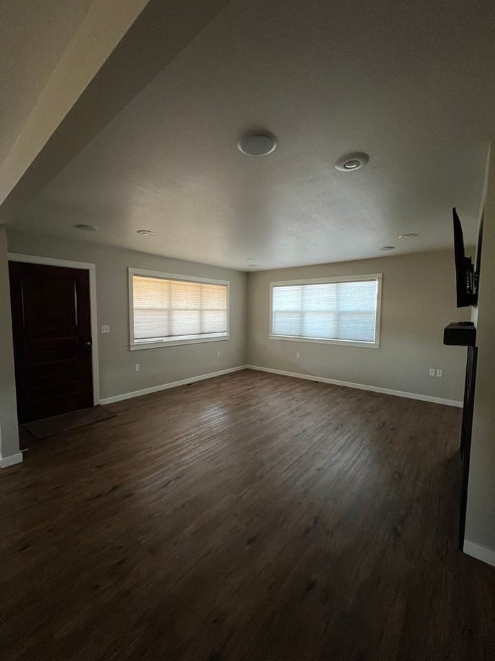 2621 Labrador Rd - Photo 4 of 15