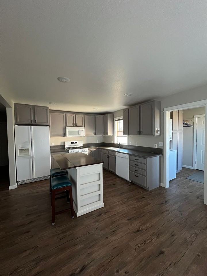 2621 Labrador Rd - Photo 6 of 15