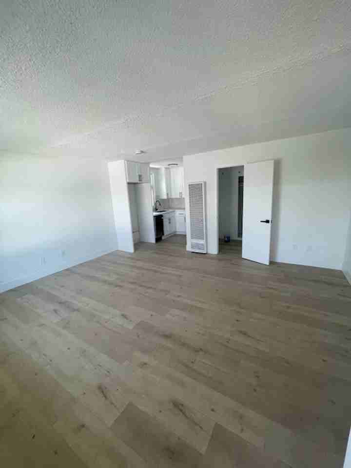 18216 Kingsdale Ave - Photo 4 of 11