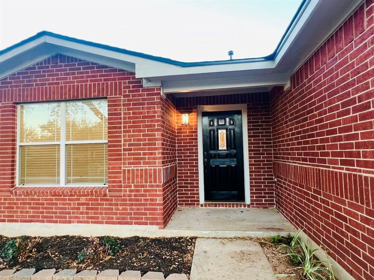 137 Salado Dr - Photo 2 of 46