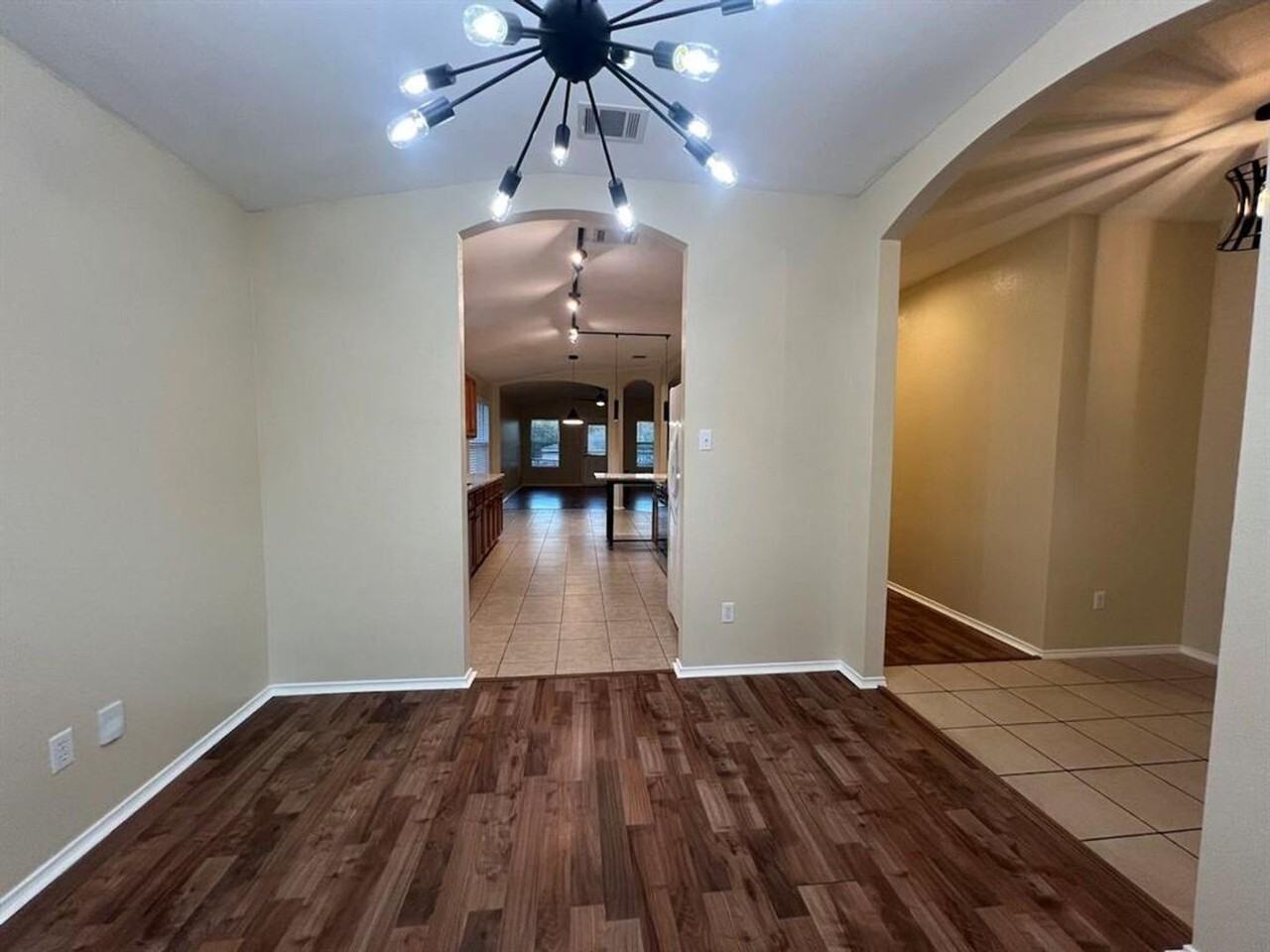 137 Salado Dr - Photo 7 of 46