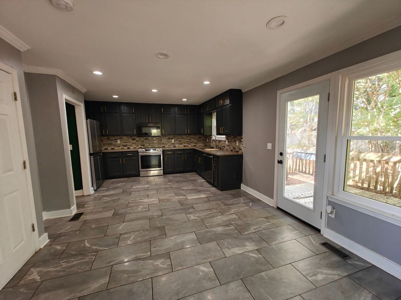 925 Dogwood Park Dr - Photo 3 of 25