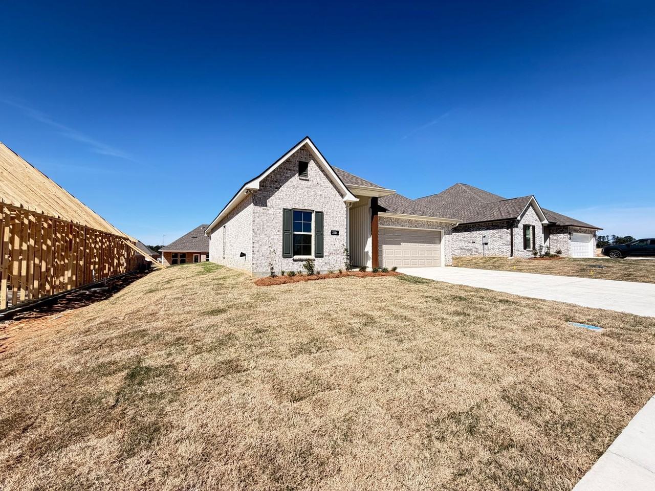 2104 Sleepy Hollow St - Photo 3 of 40