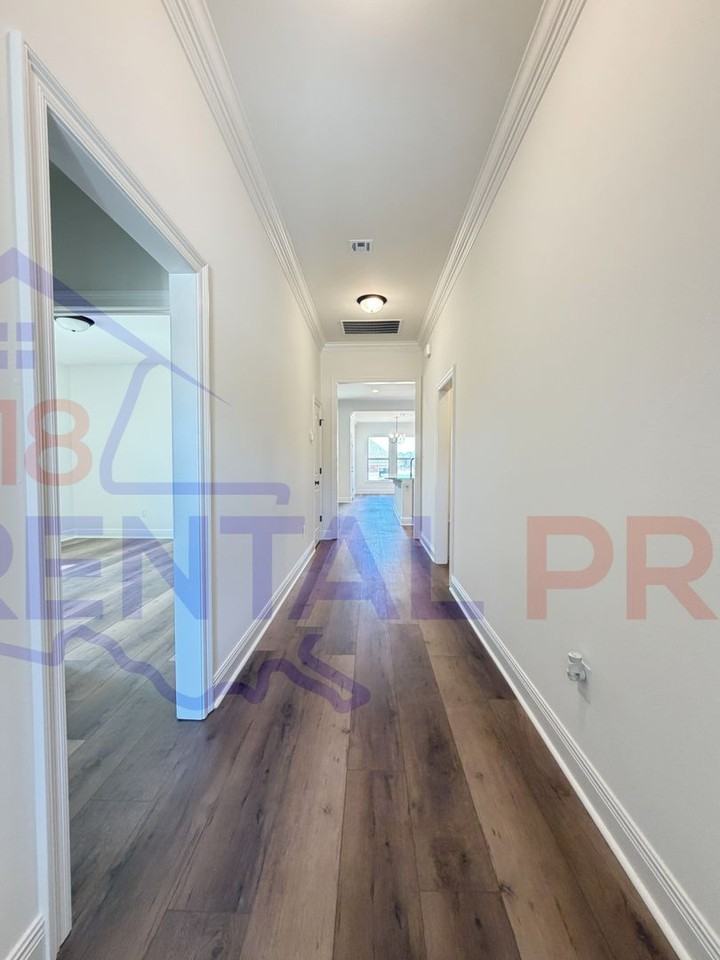 2104 Sleepy Hollow St - Photo 5 of 40