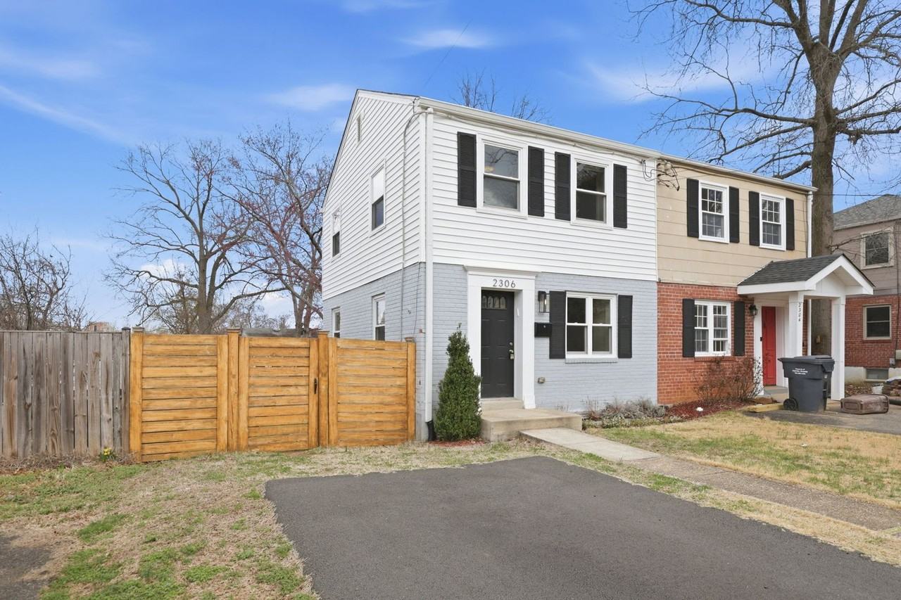 2306 Riverview Ter - Photo 2 of 34