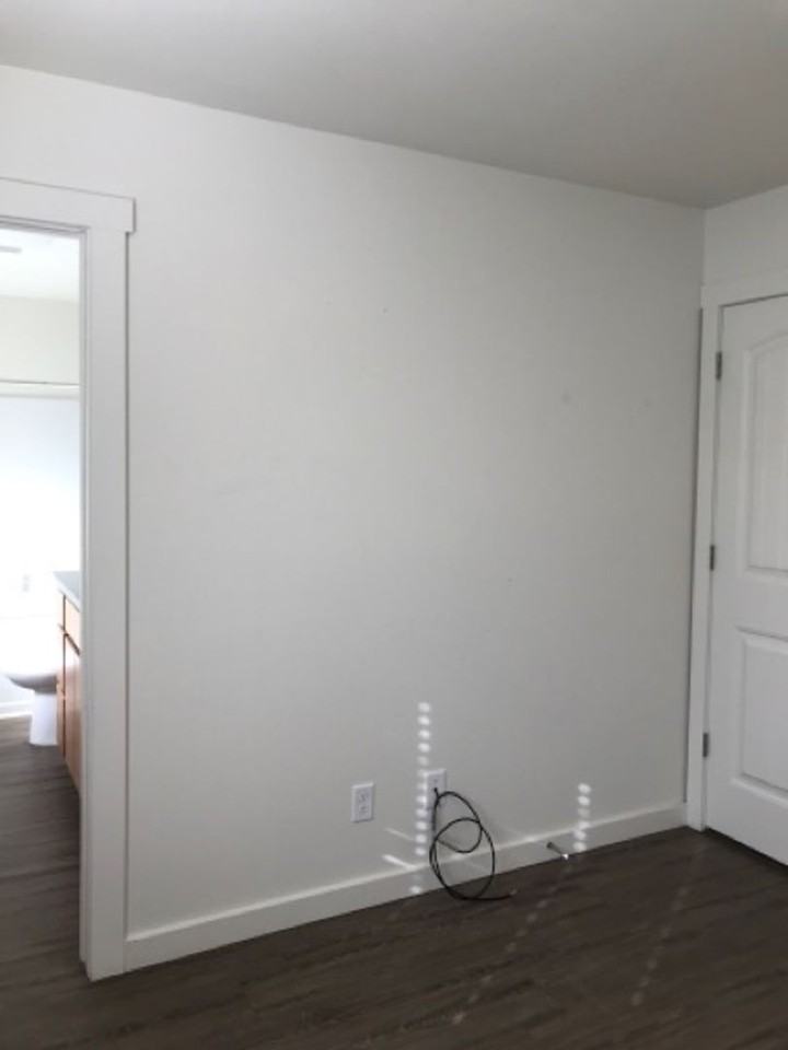 584 Monroe St - Photo 5 of 8