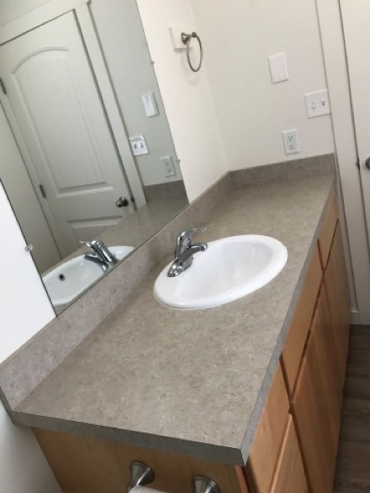 584 Monroe St - Photo 7 of 8