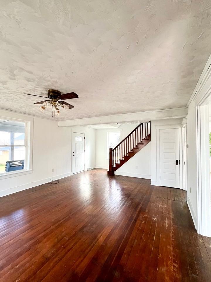 6 N Soudersburg Rd - Photo 3 of 45