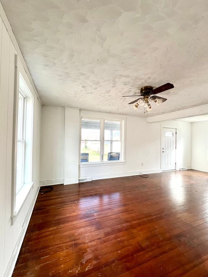 6 N Soudersburg Rd - Photo 4 of 45