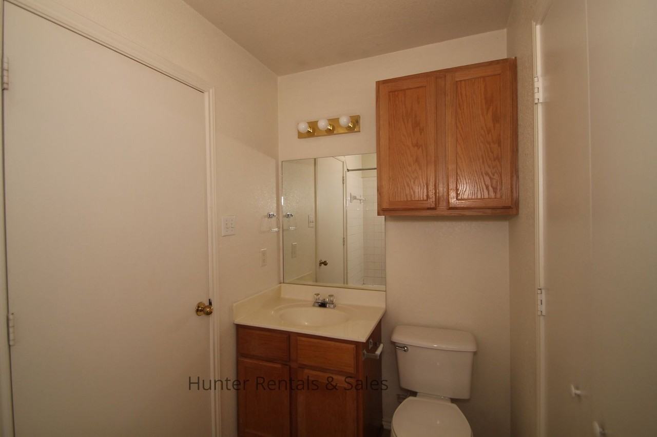 1710 Spring Rose Cir Apt D - Photo 3 of 15