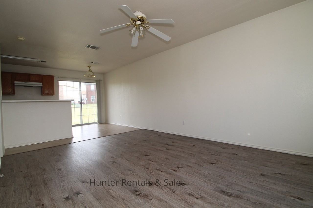 1710 Spring Rose Cir Apt D - Photo 4 of 15