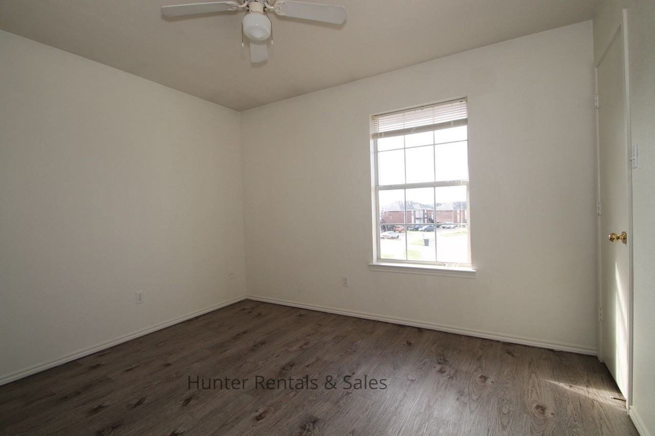 1710 Spring Rose Cir Apt D - Photo 5 of 15