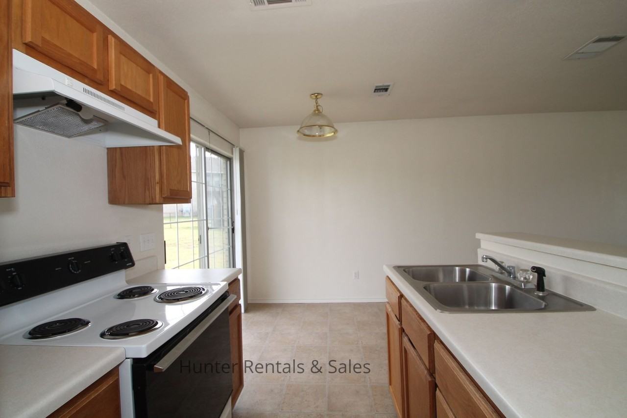 1710 Spring Rose Cir Apt D - Photo 5 of 15