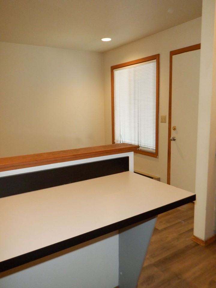 82 Nw Riverside Blvd #5 - Photo 5 of 9