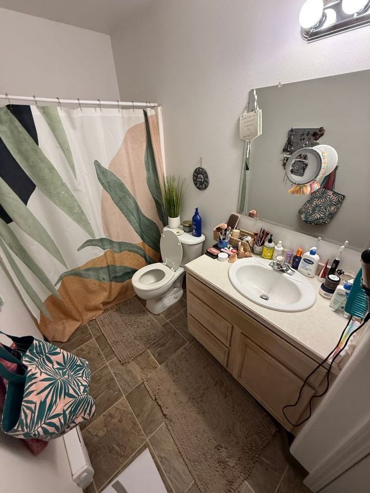 2965 Ne Worthington Ct #2 - Photo 5 of 7