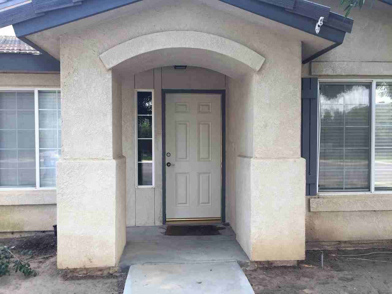 5801 Roscomare St - Photo 3 of 25