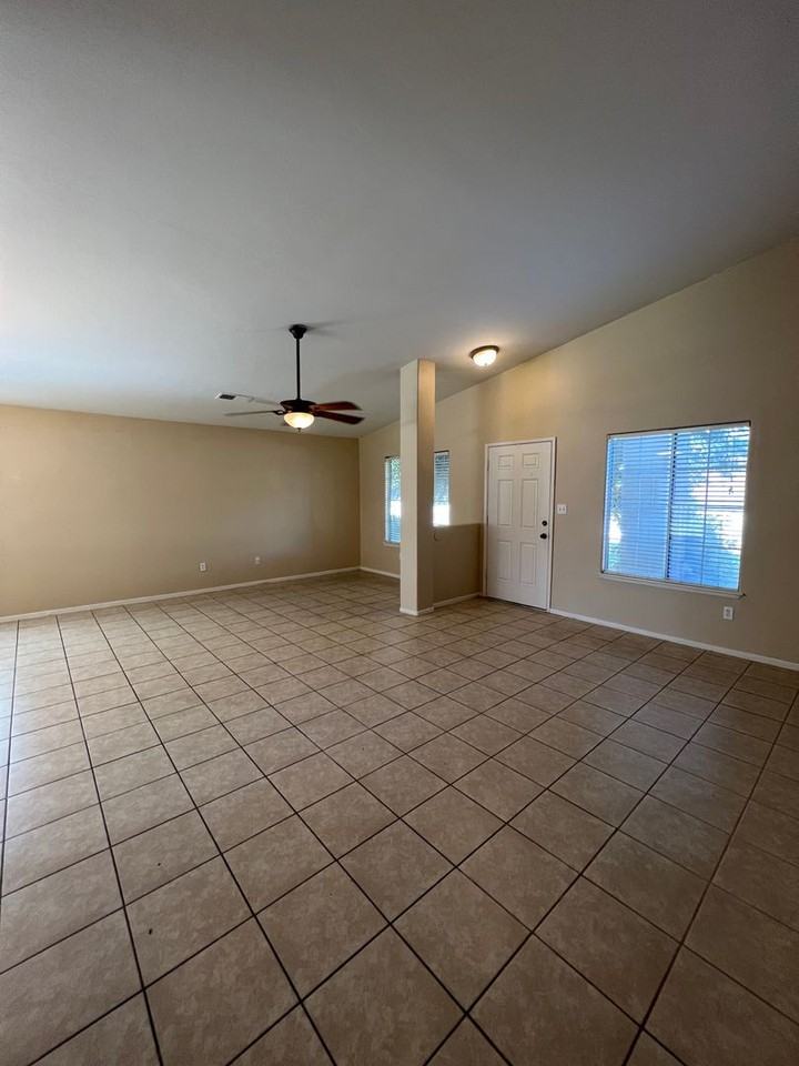 2902 Tar Springs Ave - Photo 5 of 31