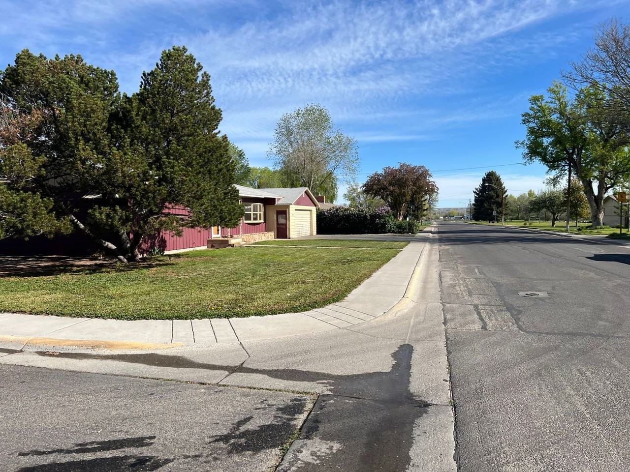 1004 N Broadway Ave - Photo 2 of 20