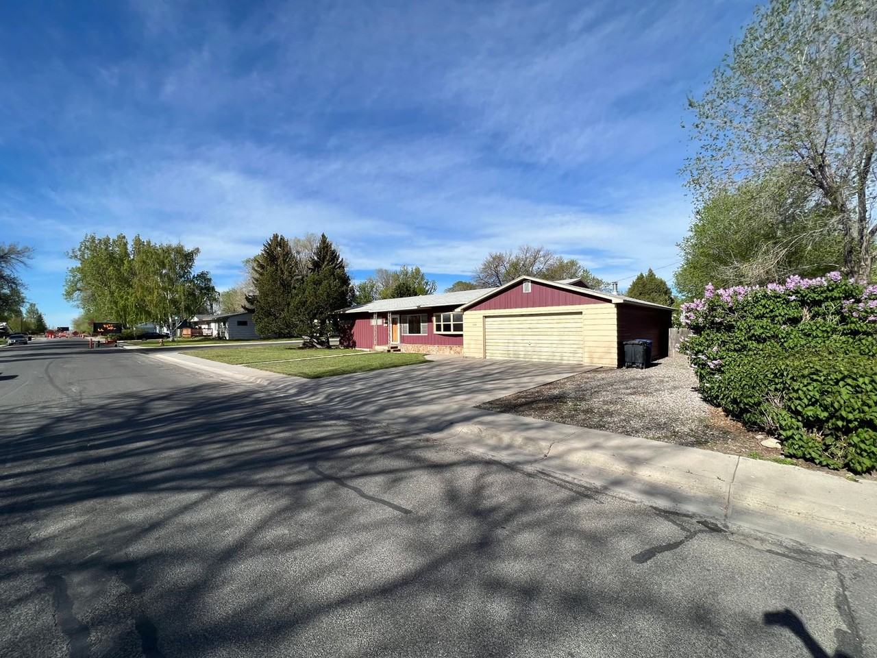 1004 N Broadway Ave - Photo 4 of 20