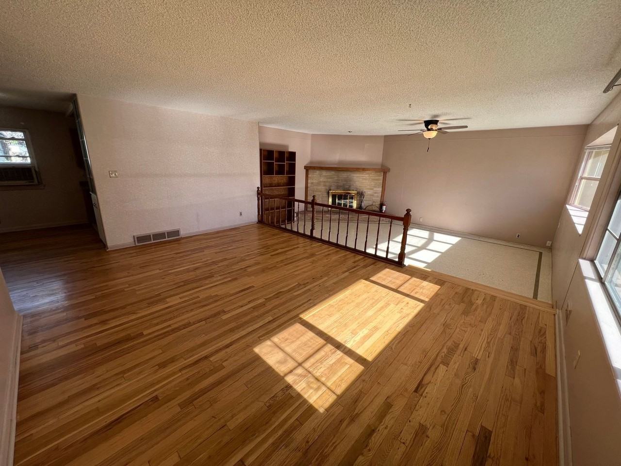 1004 N Broadway Ave - Photo 6 of 20