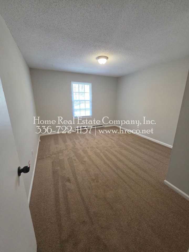 4263 Mineral Ave #B - Photo 5 of 8