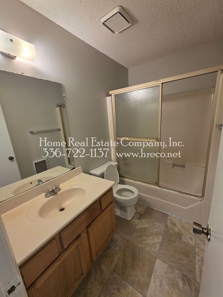 4263 Mineral Ave #B - Photo 7 of 8