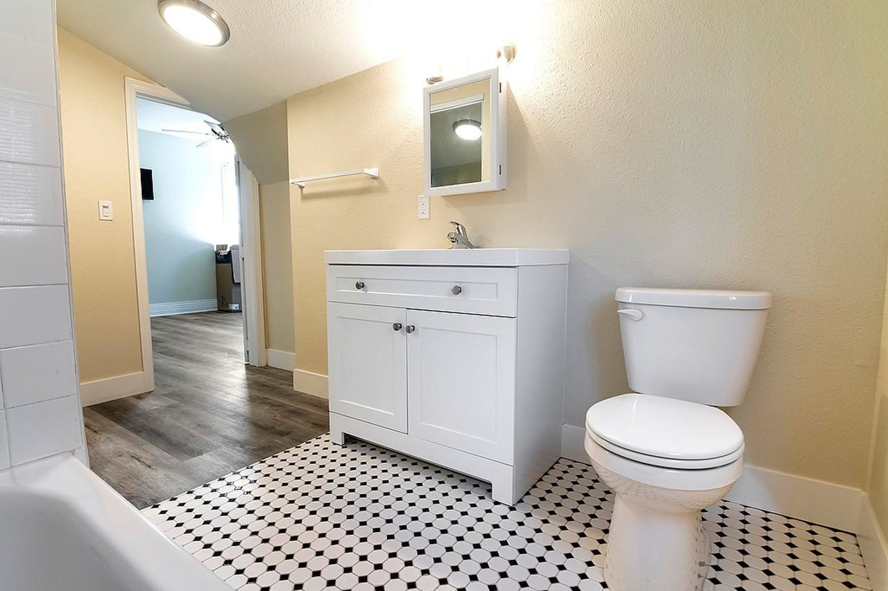 Toberman House - Photo 2 of 28