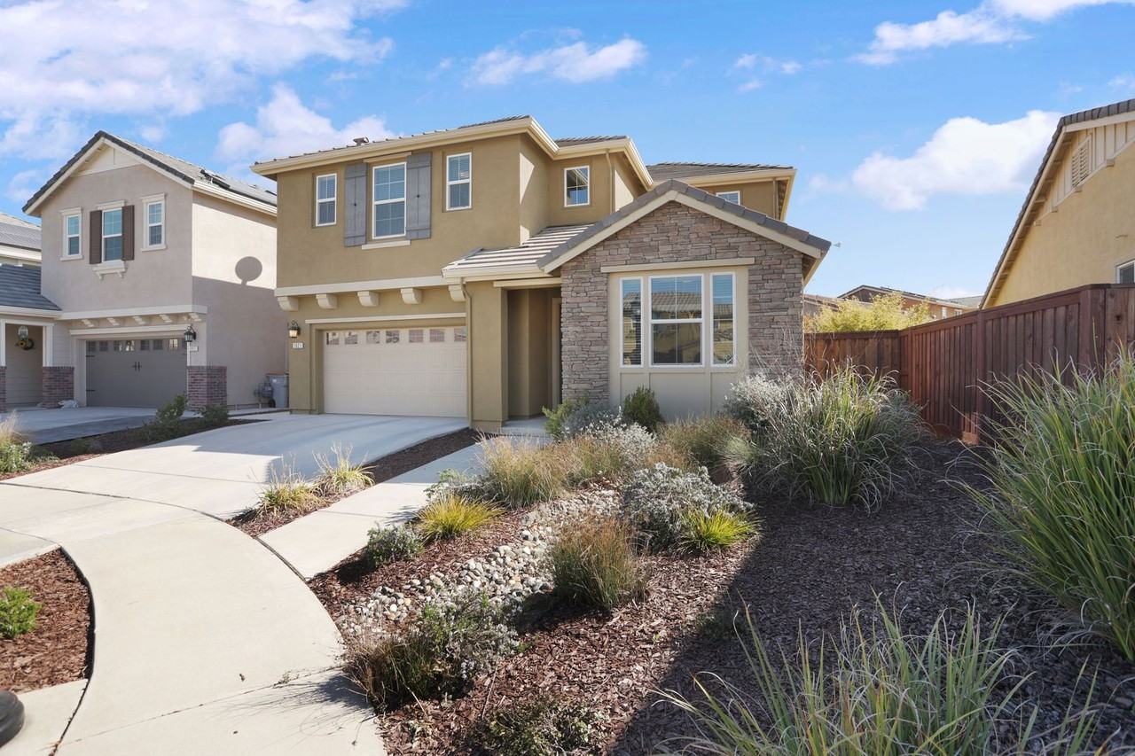 1921 Earl Ct - Photo 3 of 34