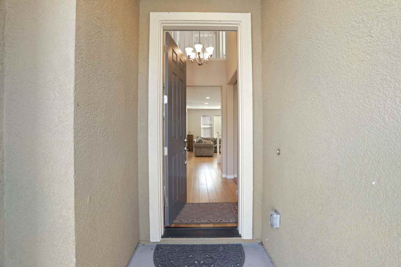 1921 Earl Ct - Photo 4 of 34