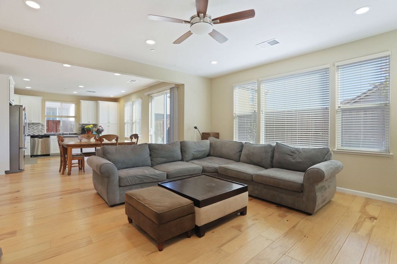 1921 Earl Ct - Photo 6 of 34