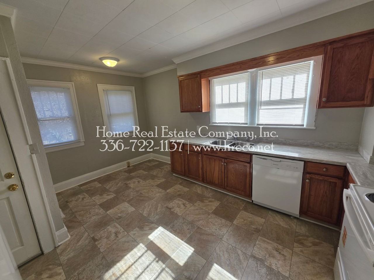 4007 Indiana Ave - Photo 4 of 12