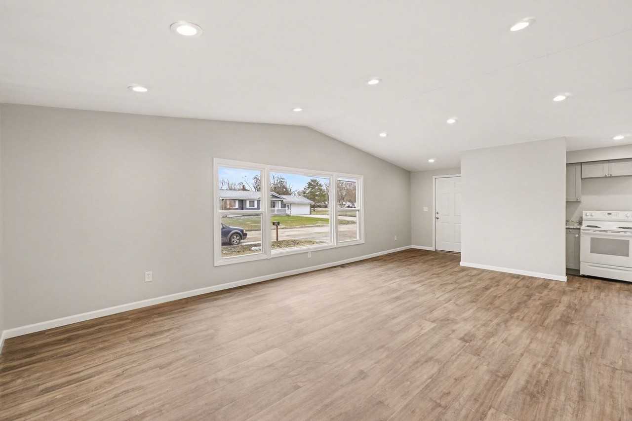 6020 Lincoln Blvd - Photo 4 of 24