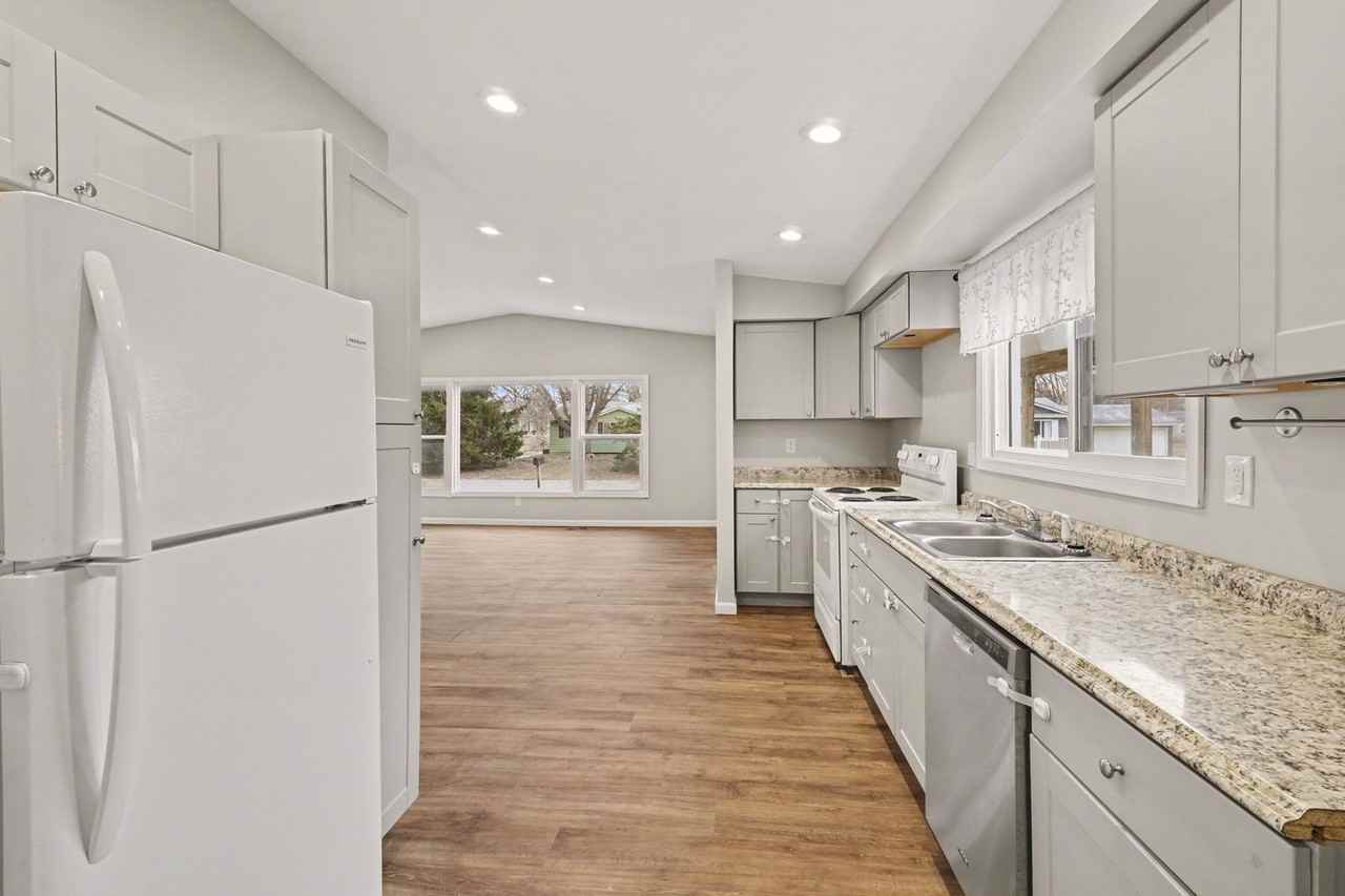 6020 Lincoln Blvd - Photo 5 of 24