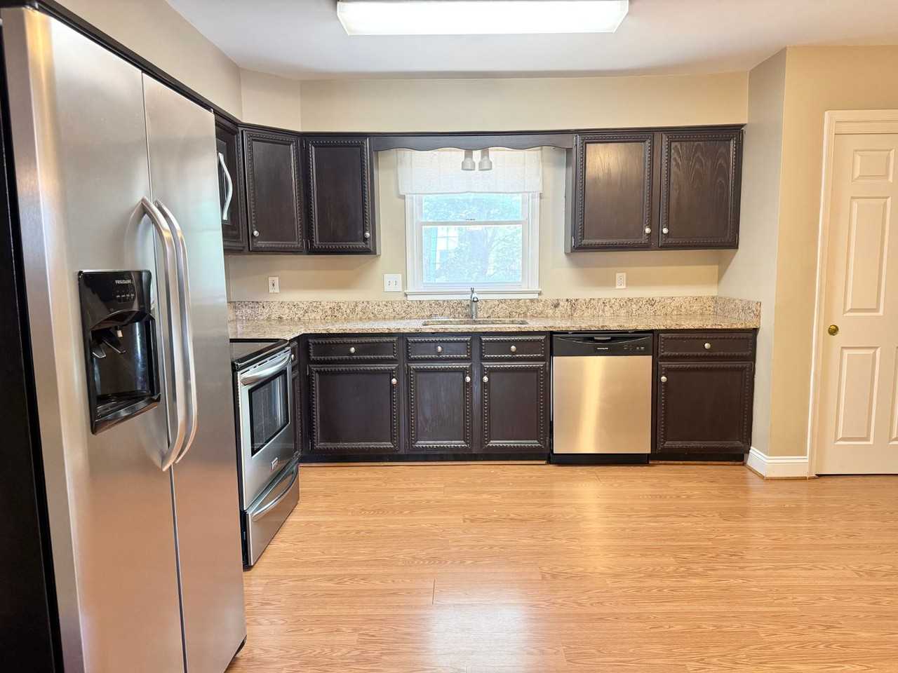 15407 Skyline Dr - Photo 4 of 34