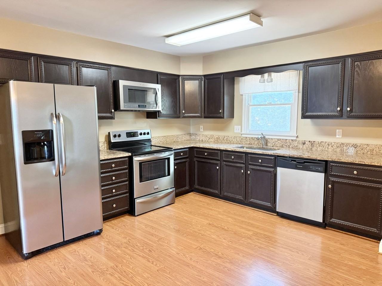 15407 Skyline Dr - Photo 5 of 34