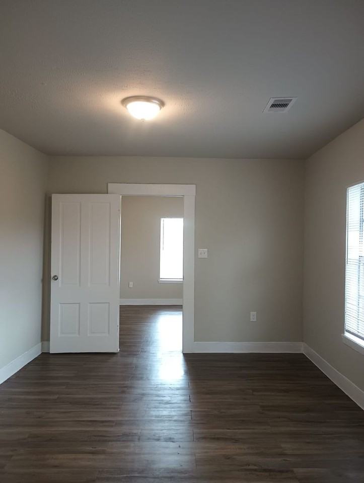 2212 Semmes St - Photo 7 of 14