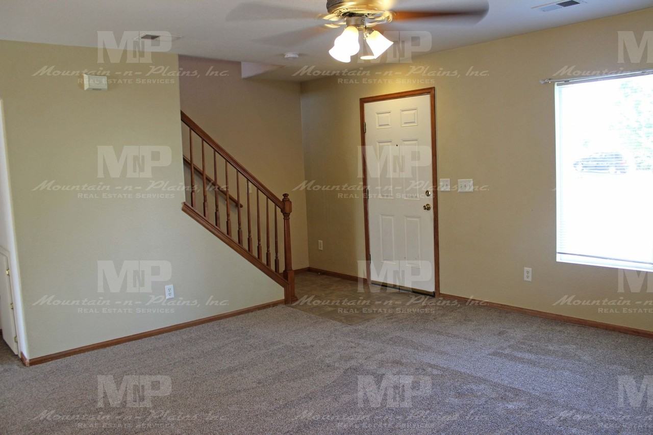 303 Plowman Ct - Photo 2 of 16