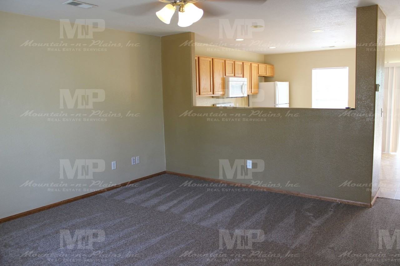 303 Plowman Ct - Photo 3 of 16